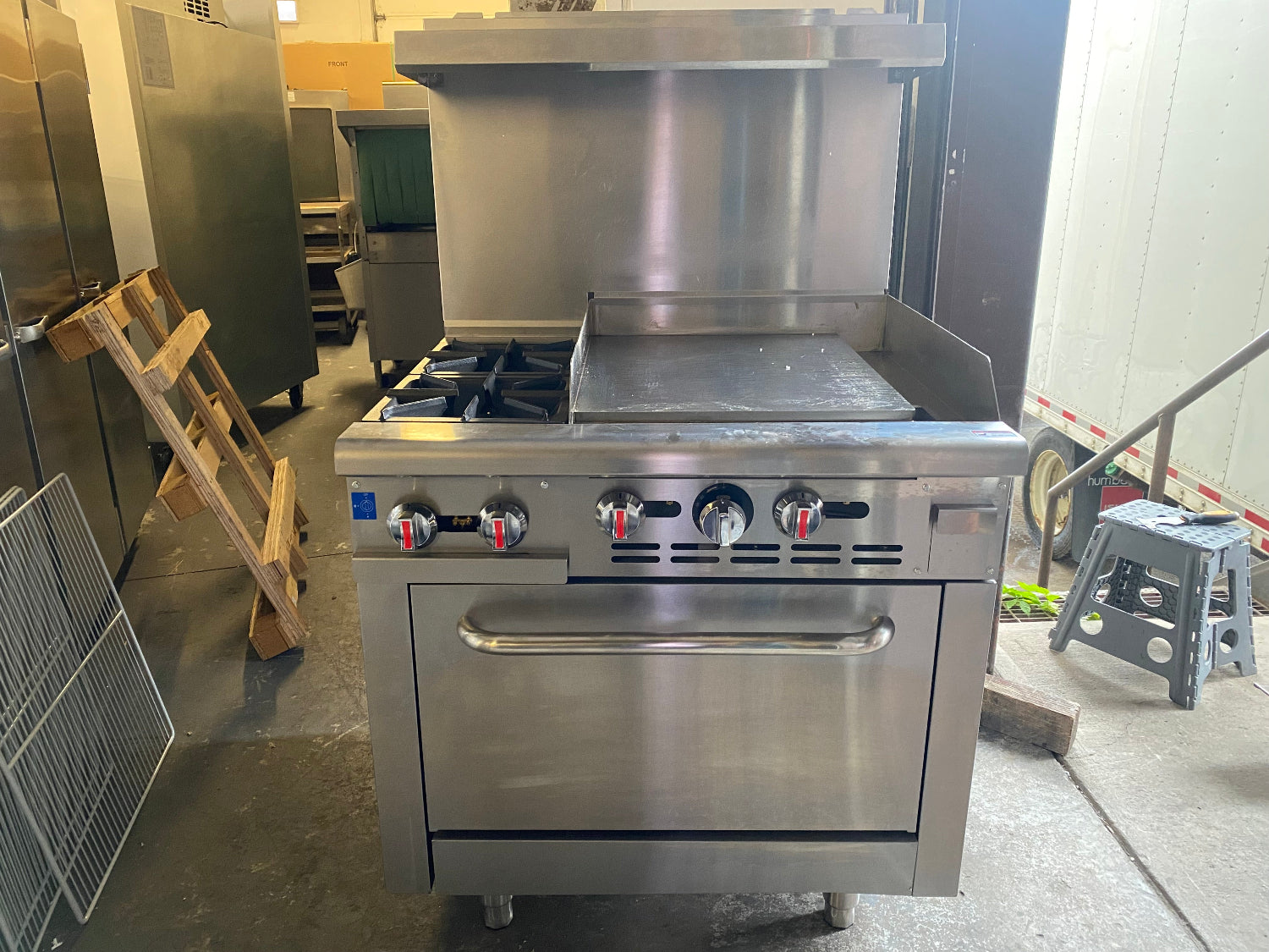 SFE Natural Gas 2 Burner 24” Flat Grill with Full Size Combi Oven