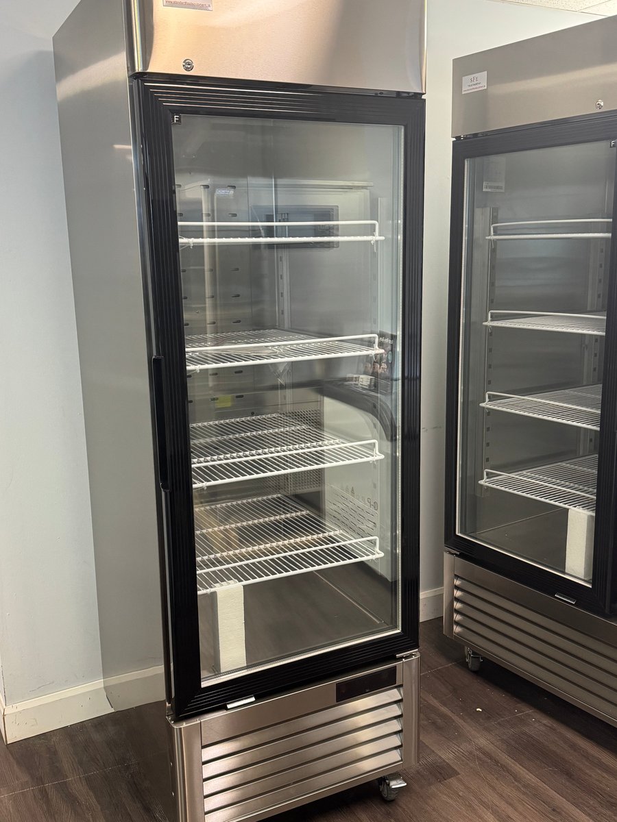 SFE Single Glass Door Display Freezer - Compact Commercial Upright Freezer for Ontario Retailers